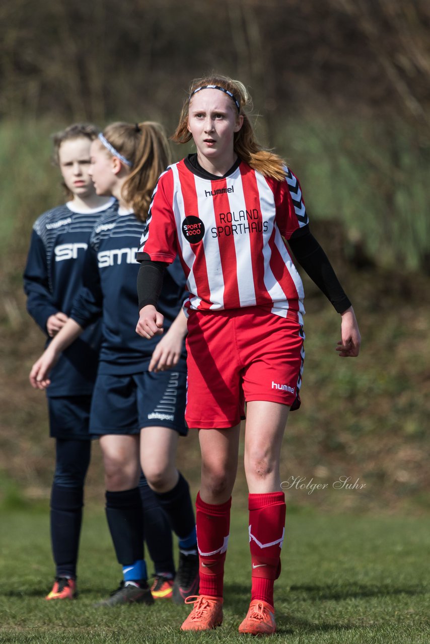 Bild 132 - C-Juniorinnen TSV Zarpen - TuS Tensfeld : Ergebnis: 2:1